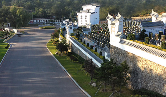 抚顺墓园实景.jpg